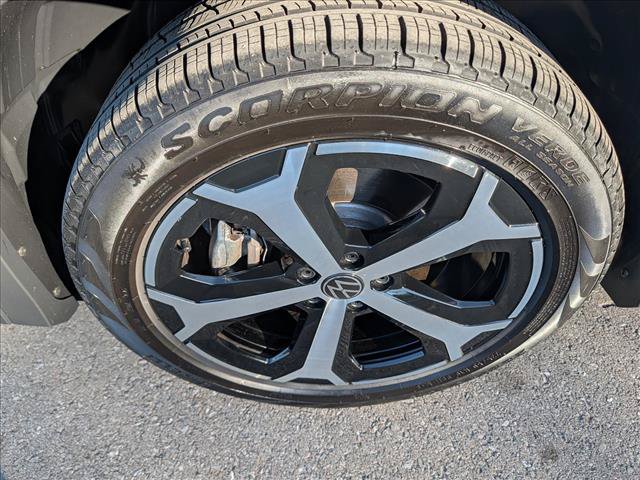Certified 2025 Volkswagen Tiguan SE AWD/4WD image 9