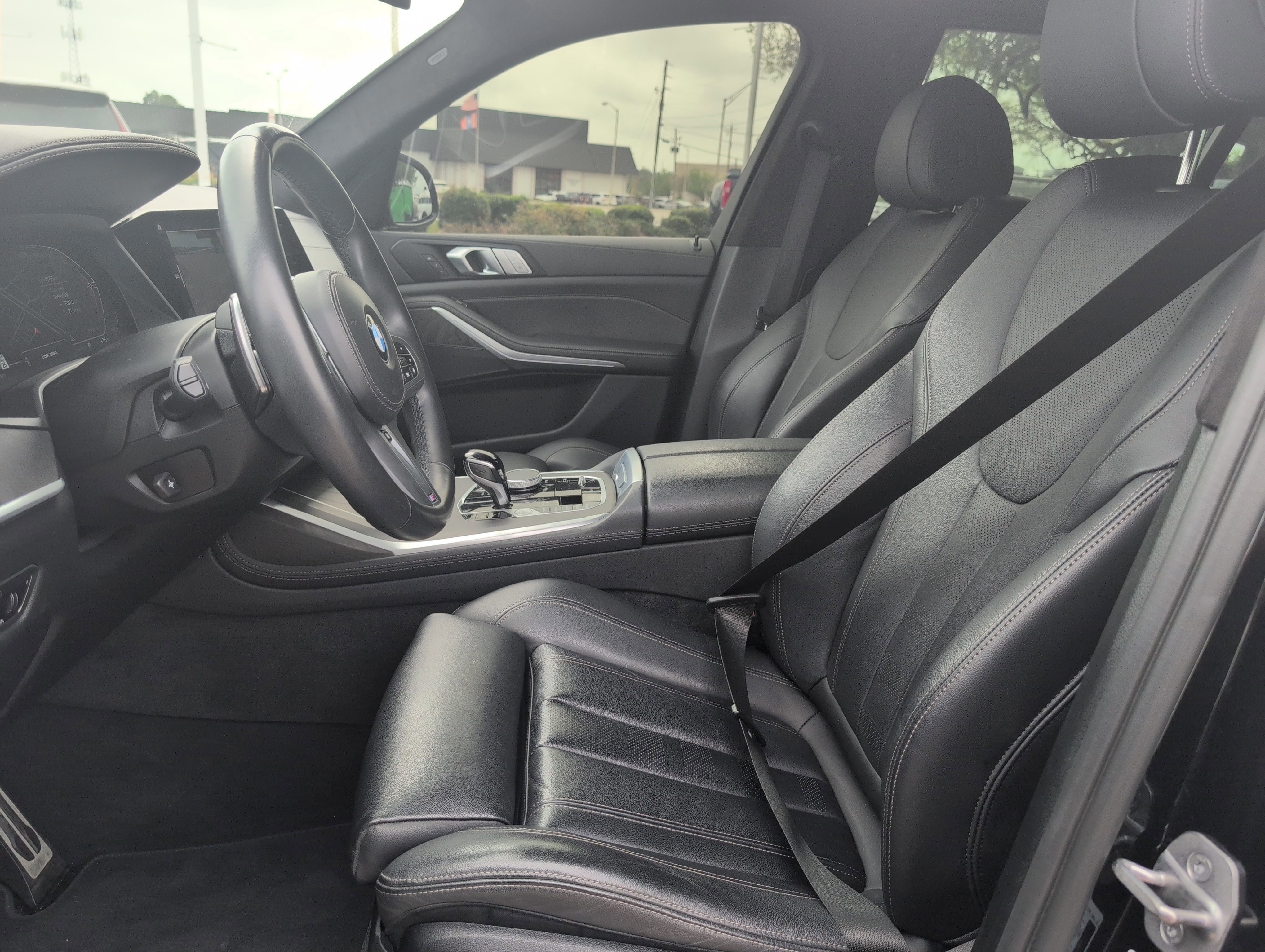 Used 2022 BMW X7 xDrive40i w/ M Sport Package AWD/4WD image 13