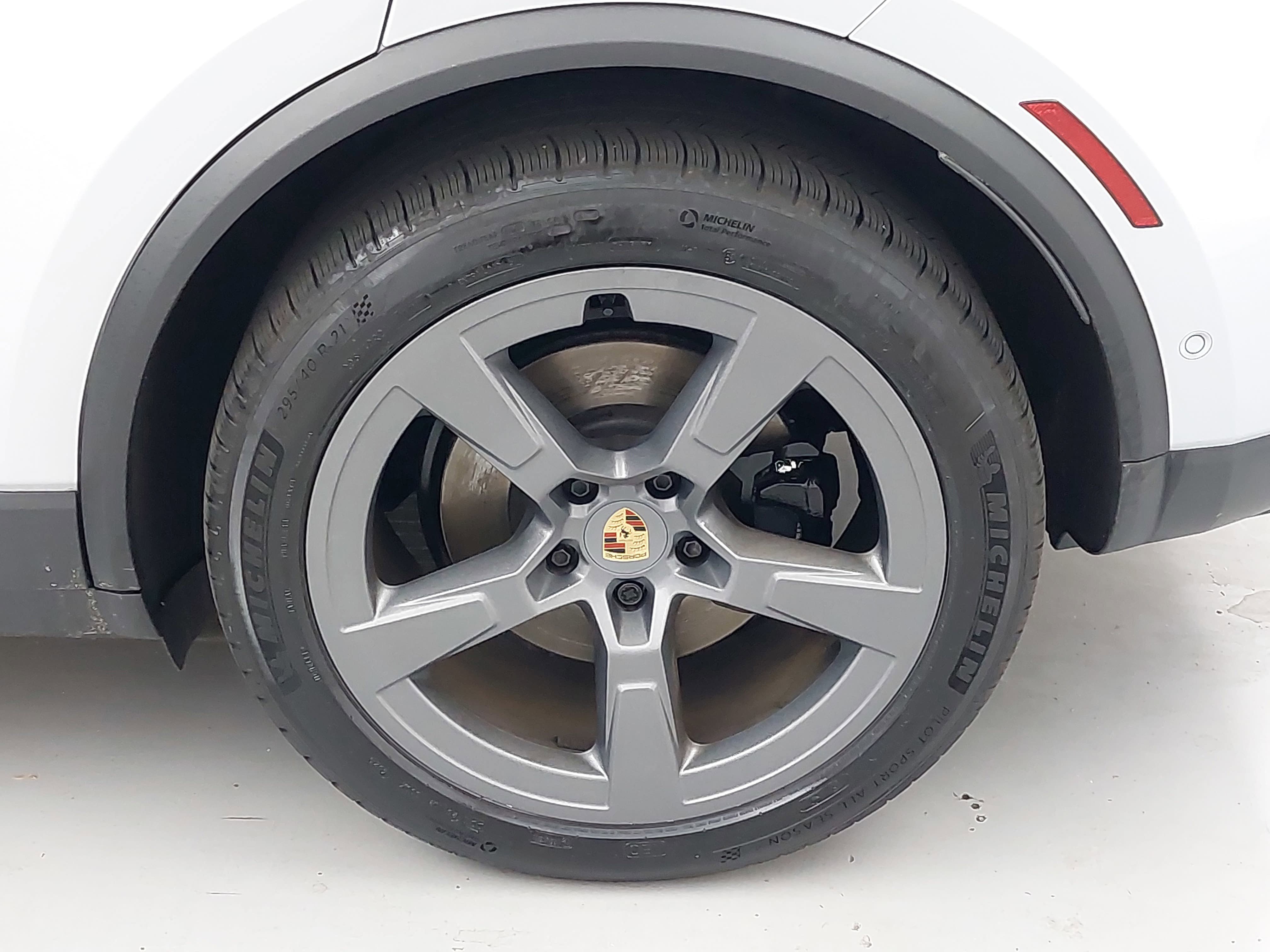 Certified 2025 Porsche Macan Electric RWD image 35