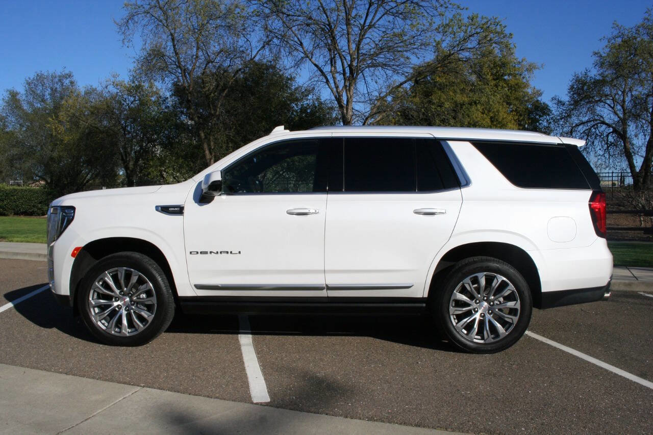 Used 2021 GMC Yukon Denali w/ Denali Premium Package image 10