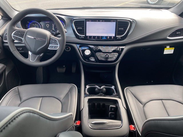 New 2026 Chrysler Pacifica Limited AWD/4WD image 38