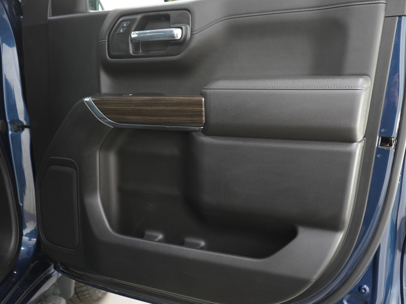 Used 2022 Chevrolet Silverado 1500 RST AWD/4WD image 9