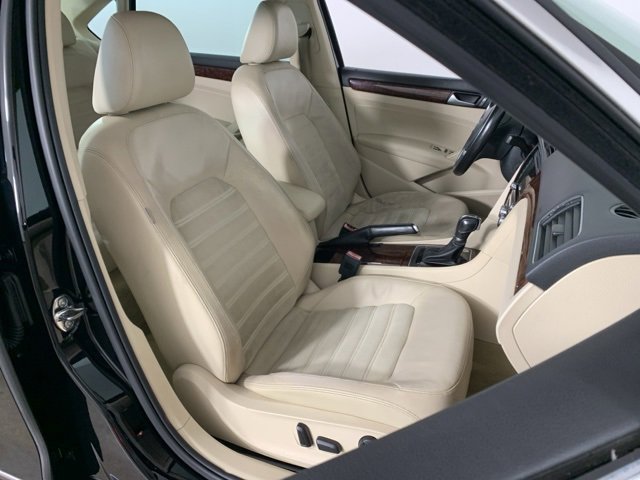 Used 2012 Volkswagen Passat TDI SEL Premium image 35