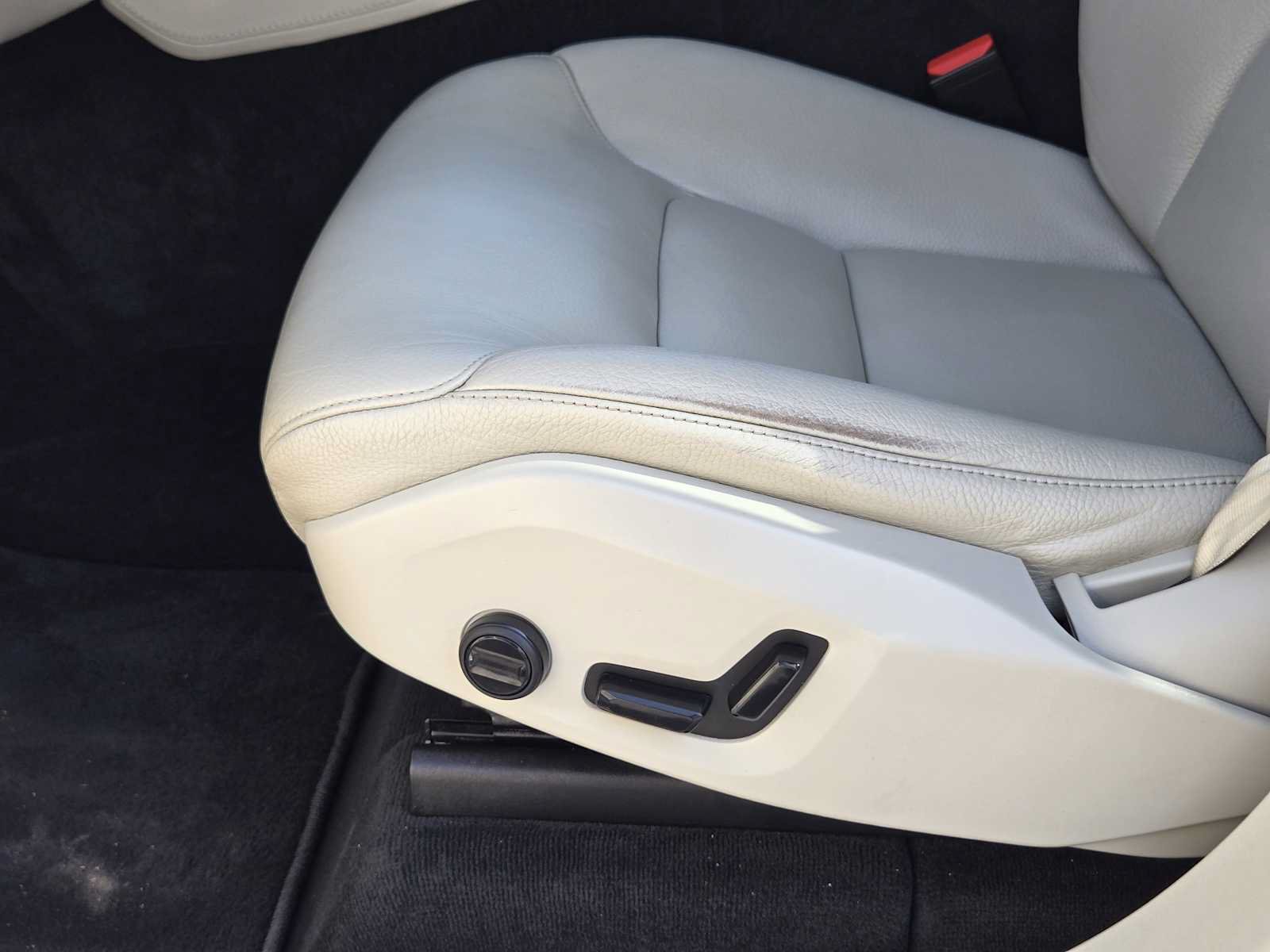 Used 2021 Volvo XC90 T5 Momentum w/ Climate Package FWD image 23