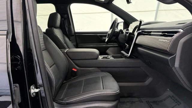 Used 2025 GMC Sierra EV Denali AWD/4WD image 23