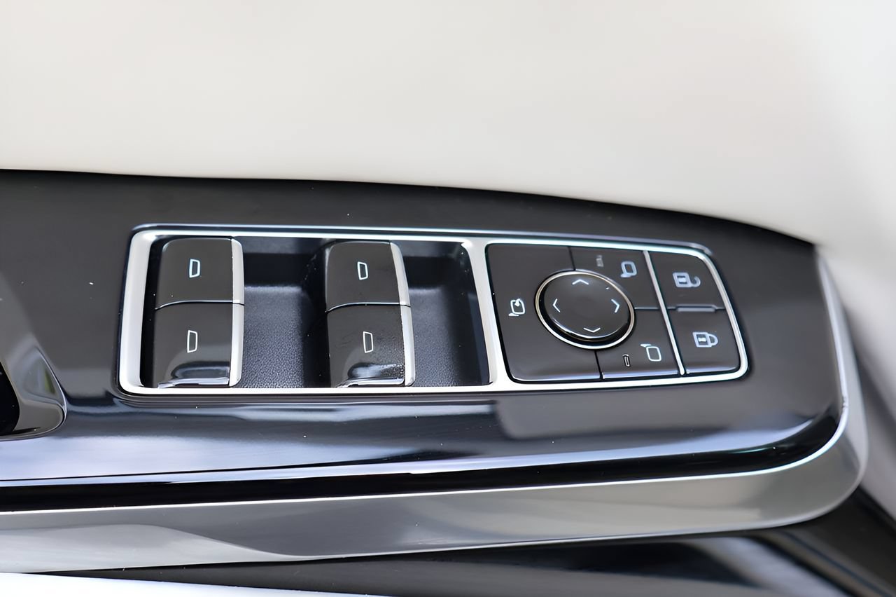 Certified 2025 Cadillac Escalade Sport Platinum AWD/4WD image 10