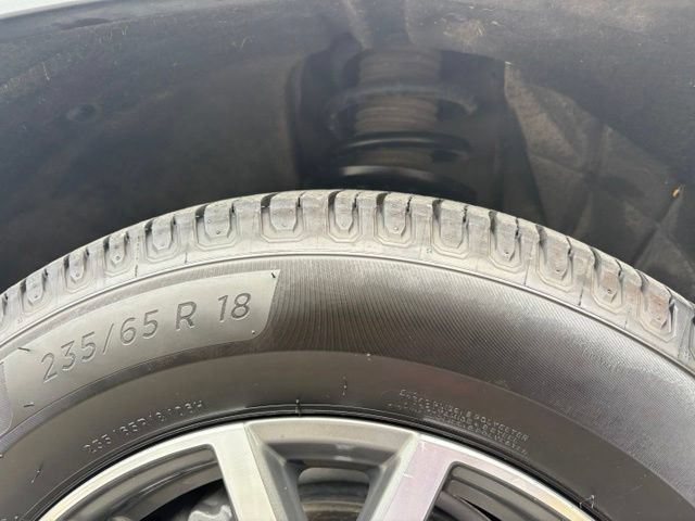 Used 2022 GMC Acadia SLE w/ LPO, Floor Liner Package FWD image 13