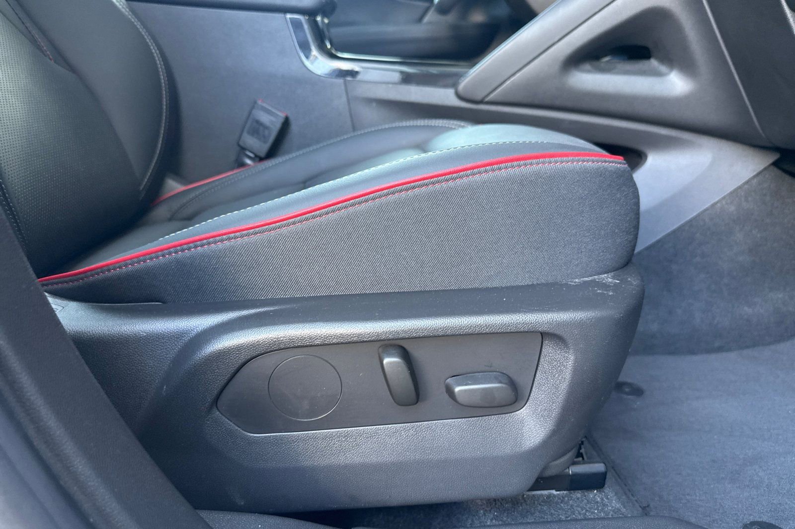 Used 2023 Buick Envision Essence w/ Technology Package I AWD/4WD image 22