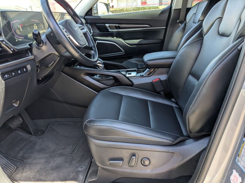 Used 2025 Kia Telluride S image 11