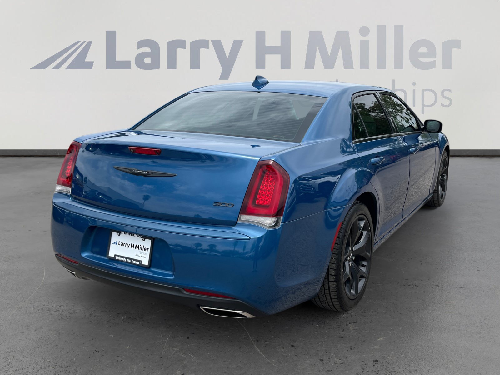 Certified 2020 Chrysler 300 Touring w/ Sport Appearance Package RWD image 5