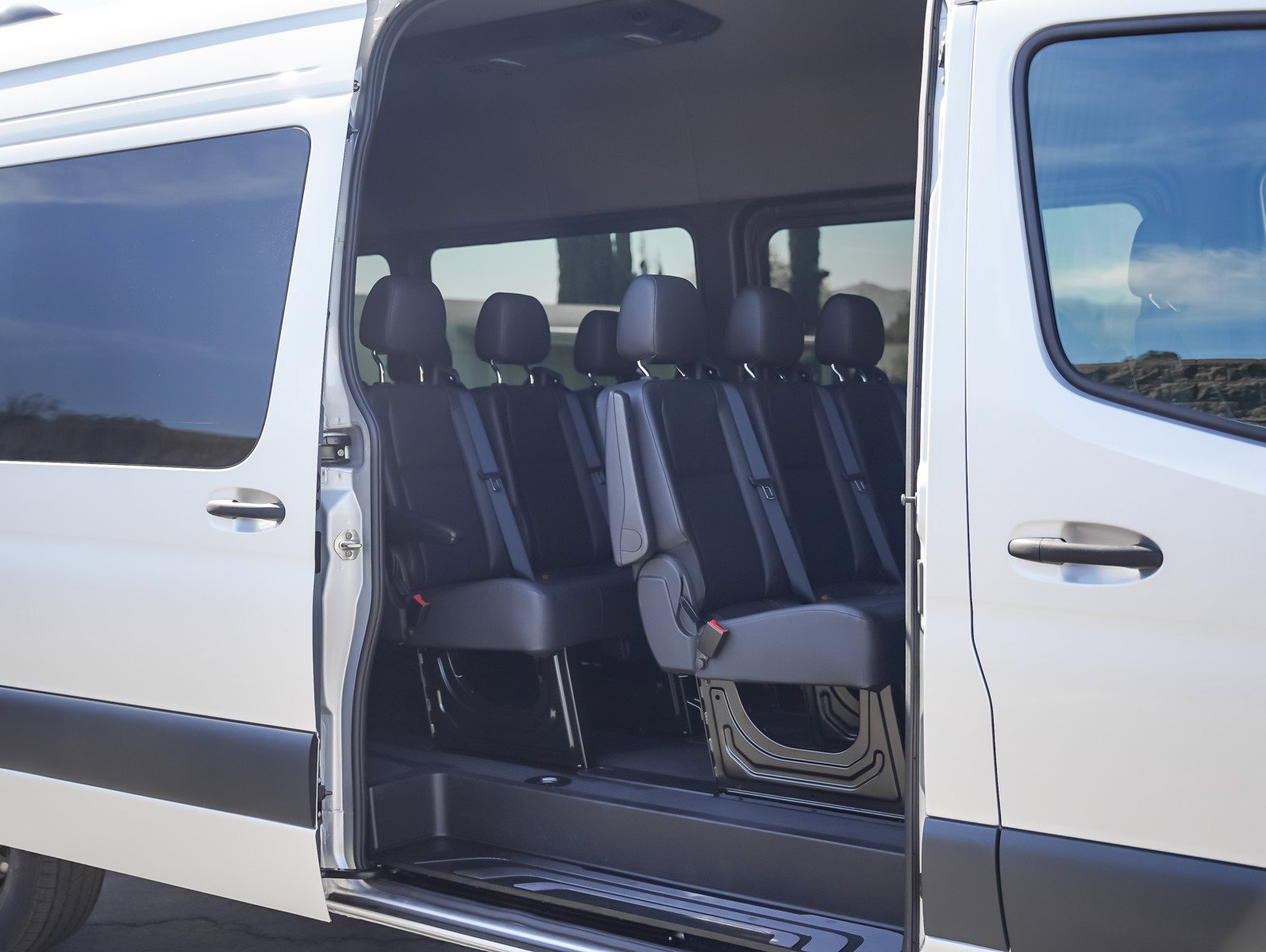 Used 2024 Mercedes-Benz Sprinter 2500 image 9