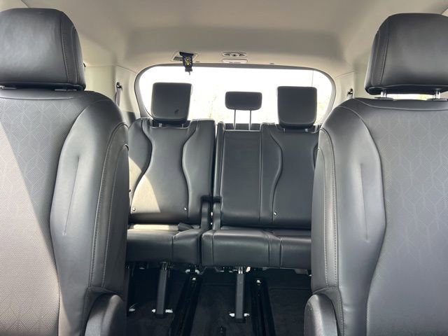 Certified 2024 Kia Carnival LX image 29