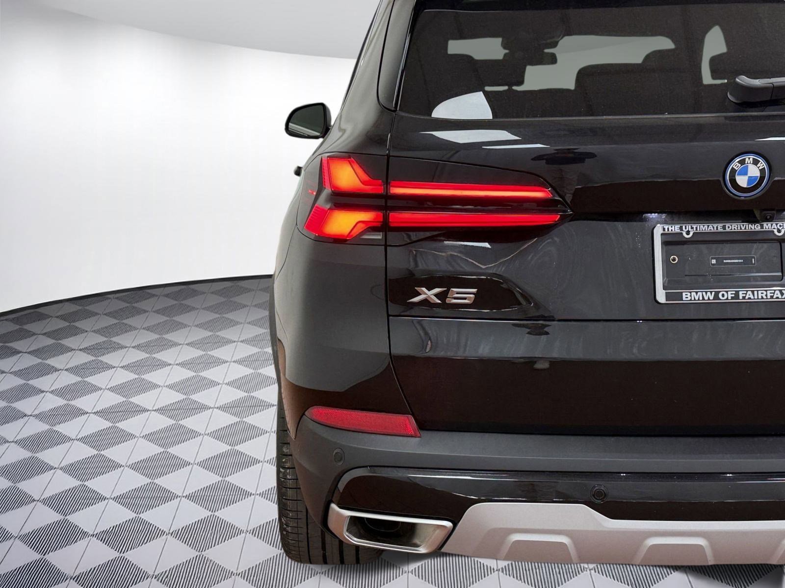 Used 2025 BMW X5 xDrive50e w/ Premium Package image 11