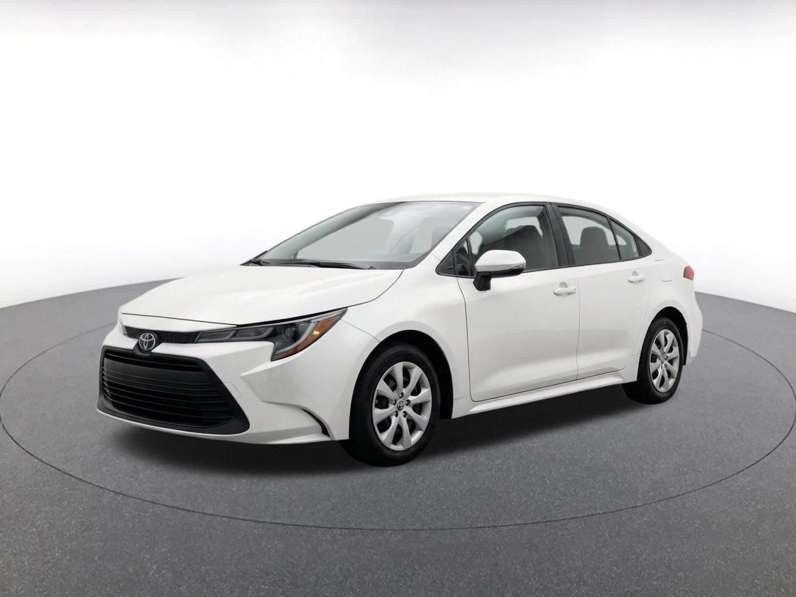 Used 2025 Toyota Corolla LE FWD image 3