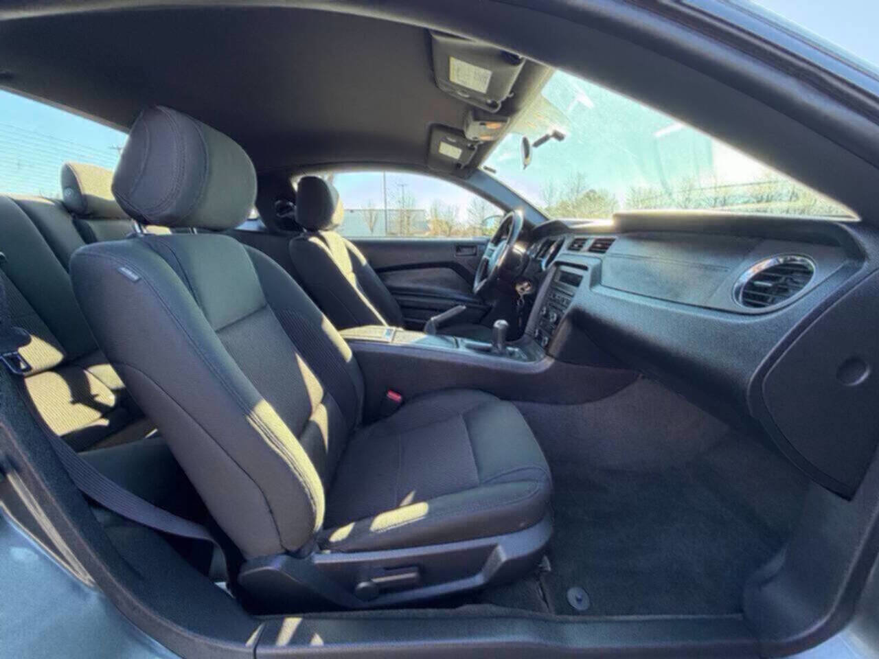 Used 2014 Ford Mustang Coupe RWD image 15