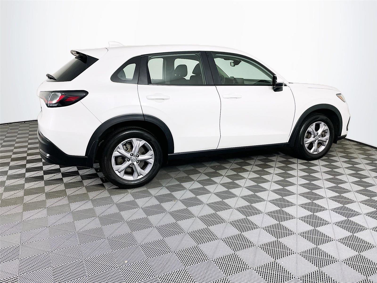 Used 2023 Honda HR-V LX image 12