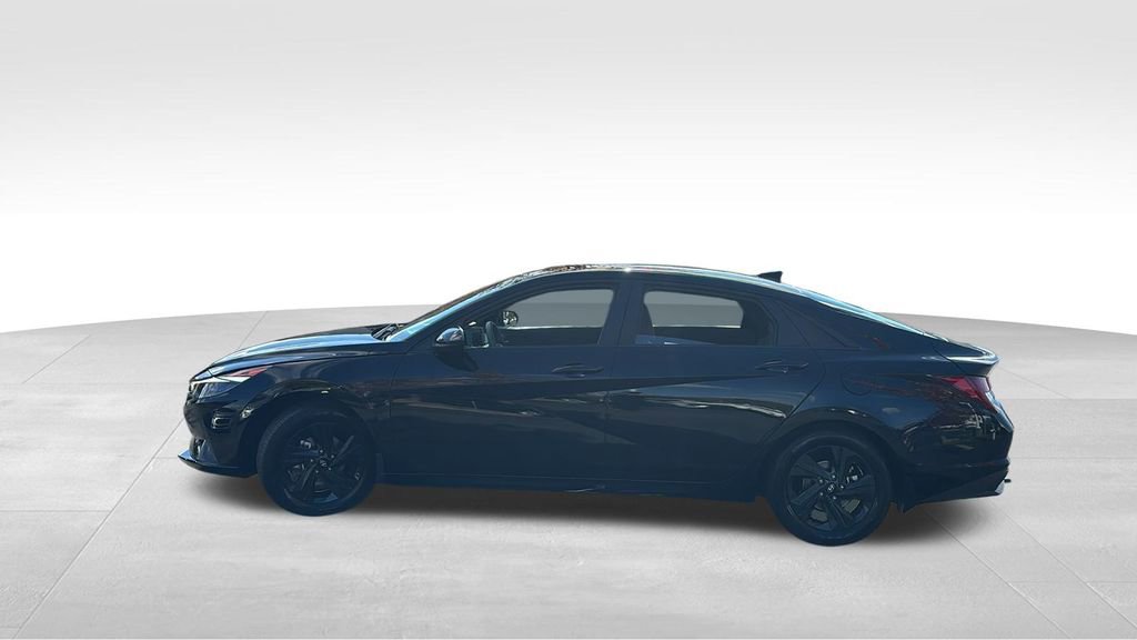 Used 2022 Hyundai Elantra Blue image 4