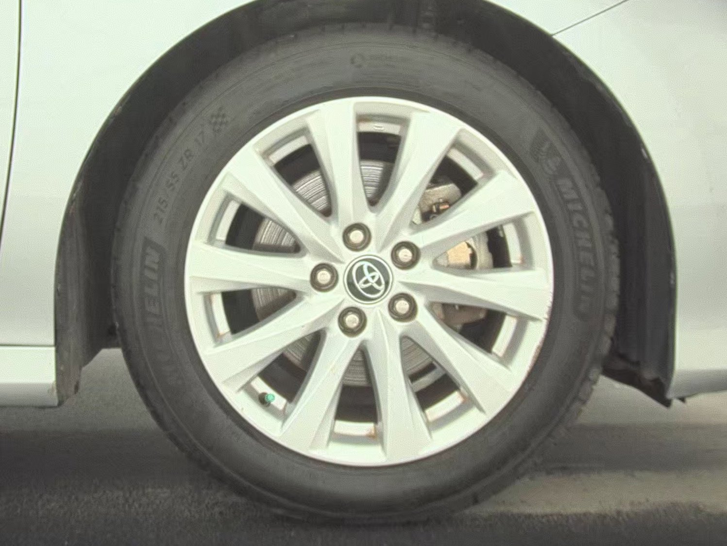 Used 2020 Toyota Camry LE image 11