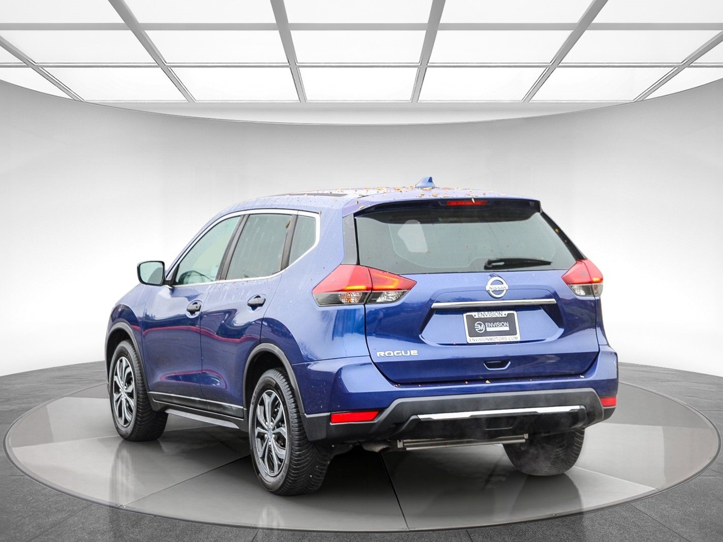 Used 2017 Nissan Rogue S image 2