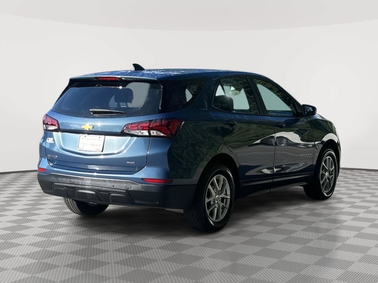 Used 2024 Chevrolet Equinox LS w/ Driver Confidence II Package AWD/4WD image 5