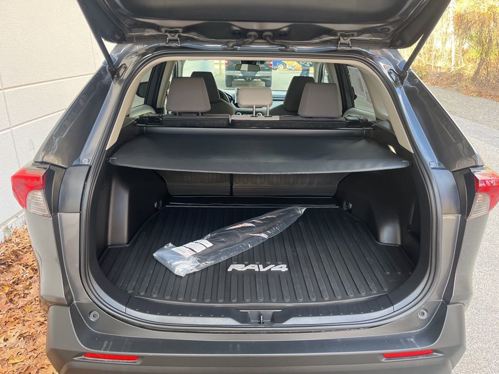 Used 2025 Toyota RAV4 XLE image 10