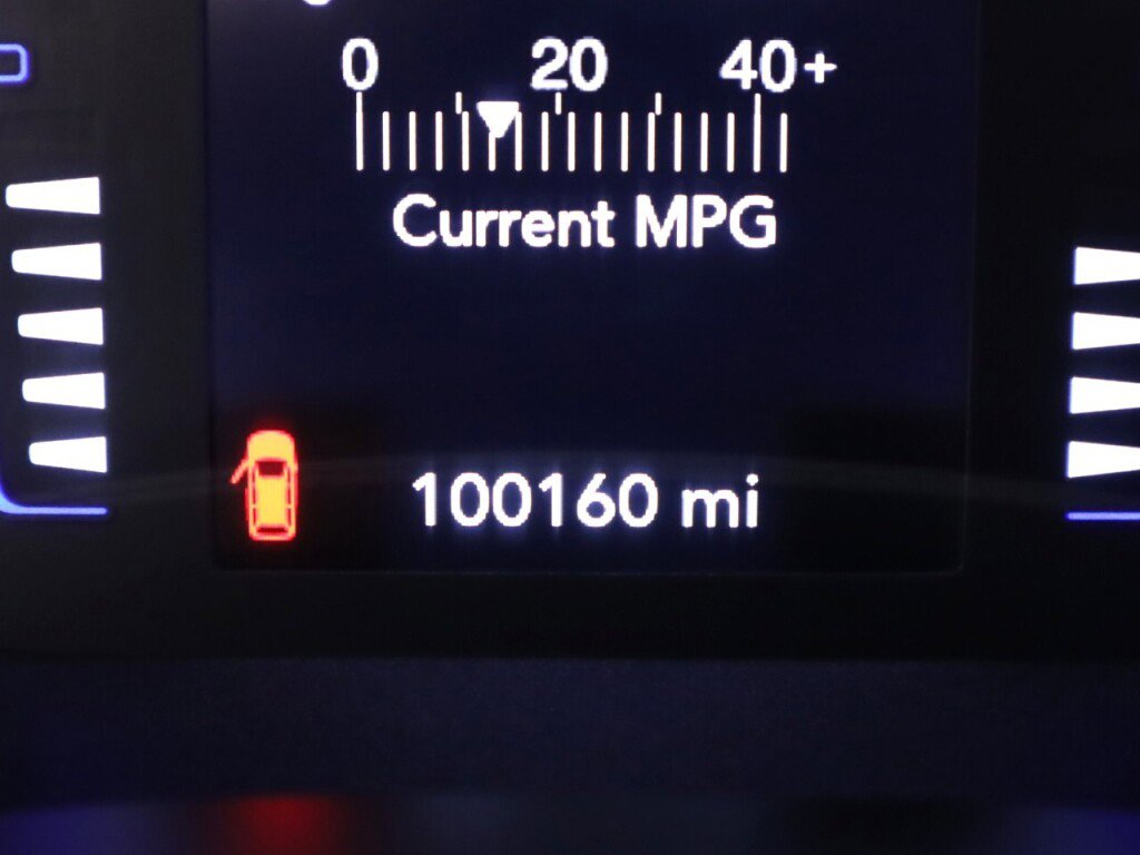 Used 2022 Chrysler Voyager LX image 14