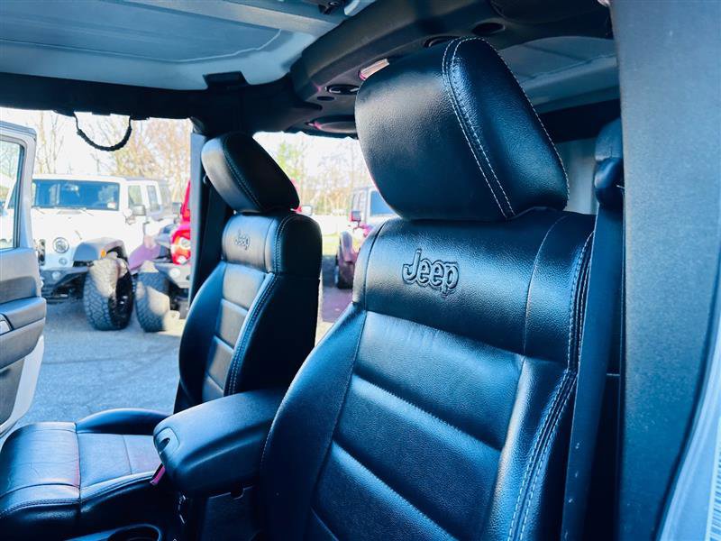Used 2012 Jeep Wrangler Unlimited Rubicon w/ Max Tow Pkg image 26