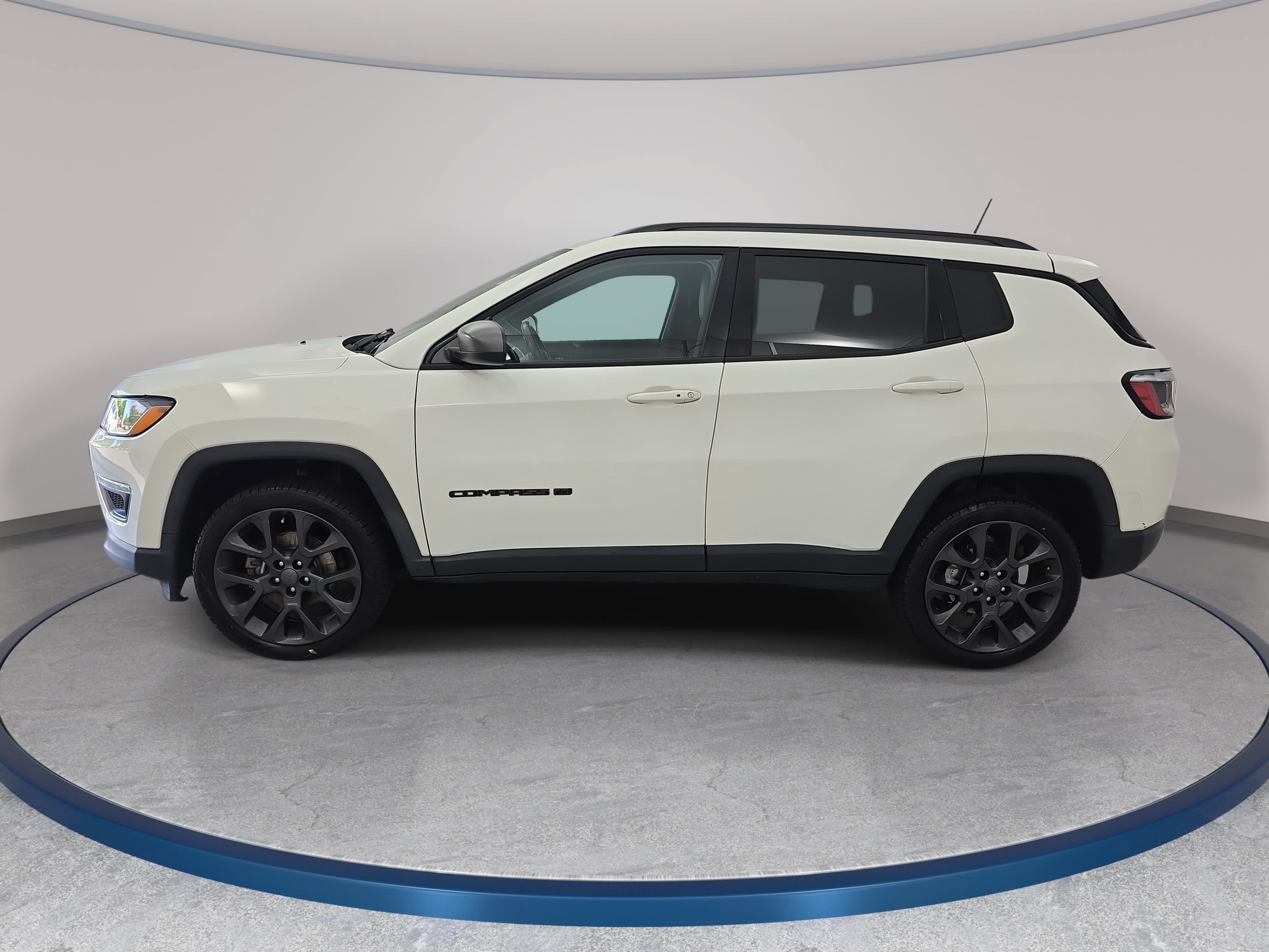 Used 2021 Jeep Compass Latitude w/ Sun and Sound Group AWD/4WD image 8