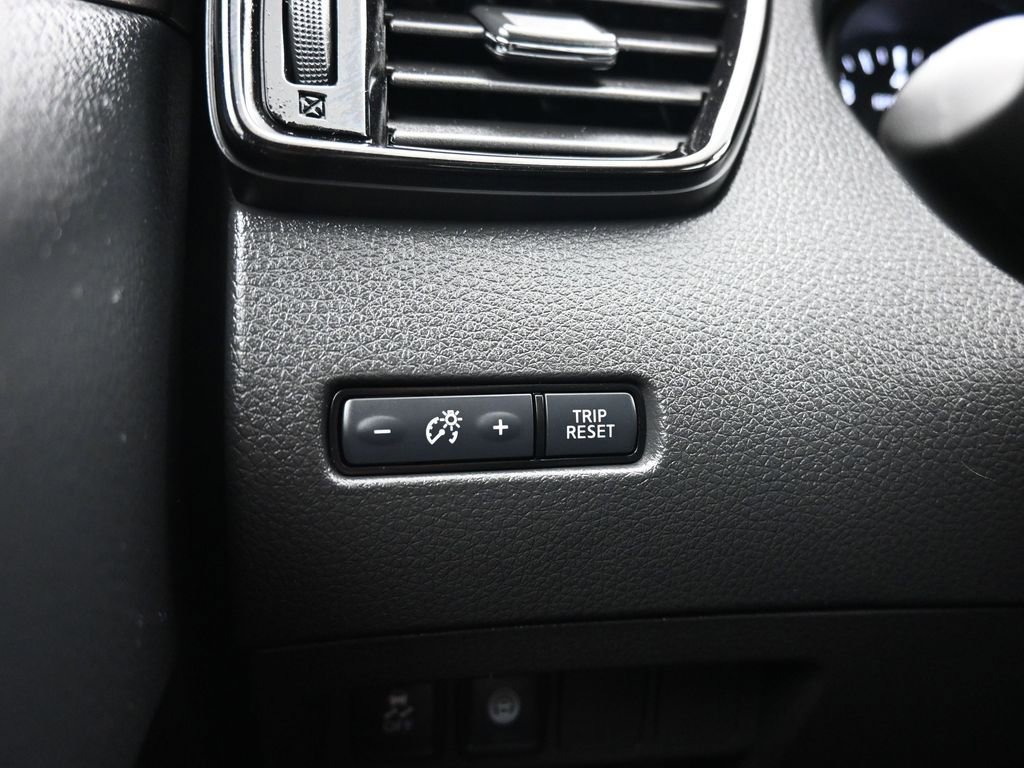 Used 2022 Nissan Rogue Sport S image 23