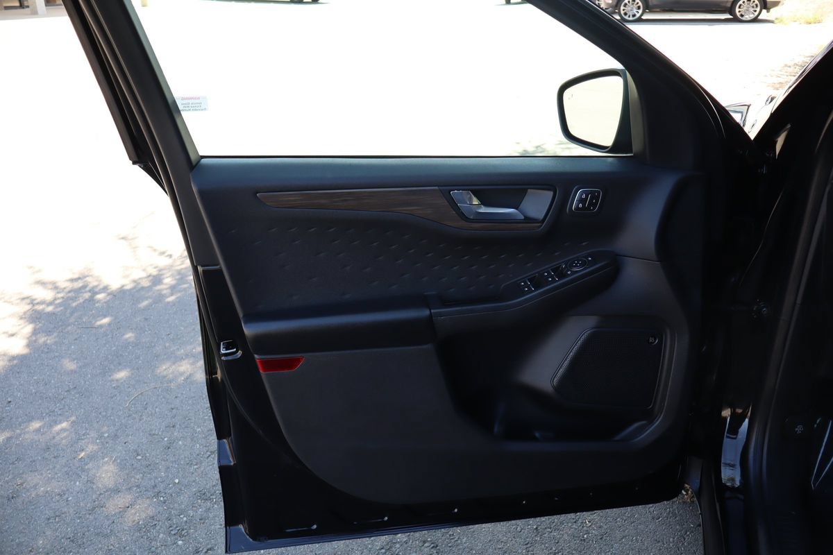 Used 2020 Ford Escape Titanium AWD/4WD image 23