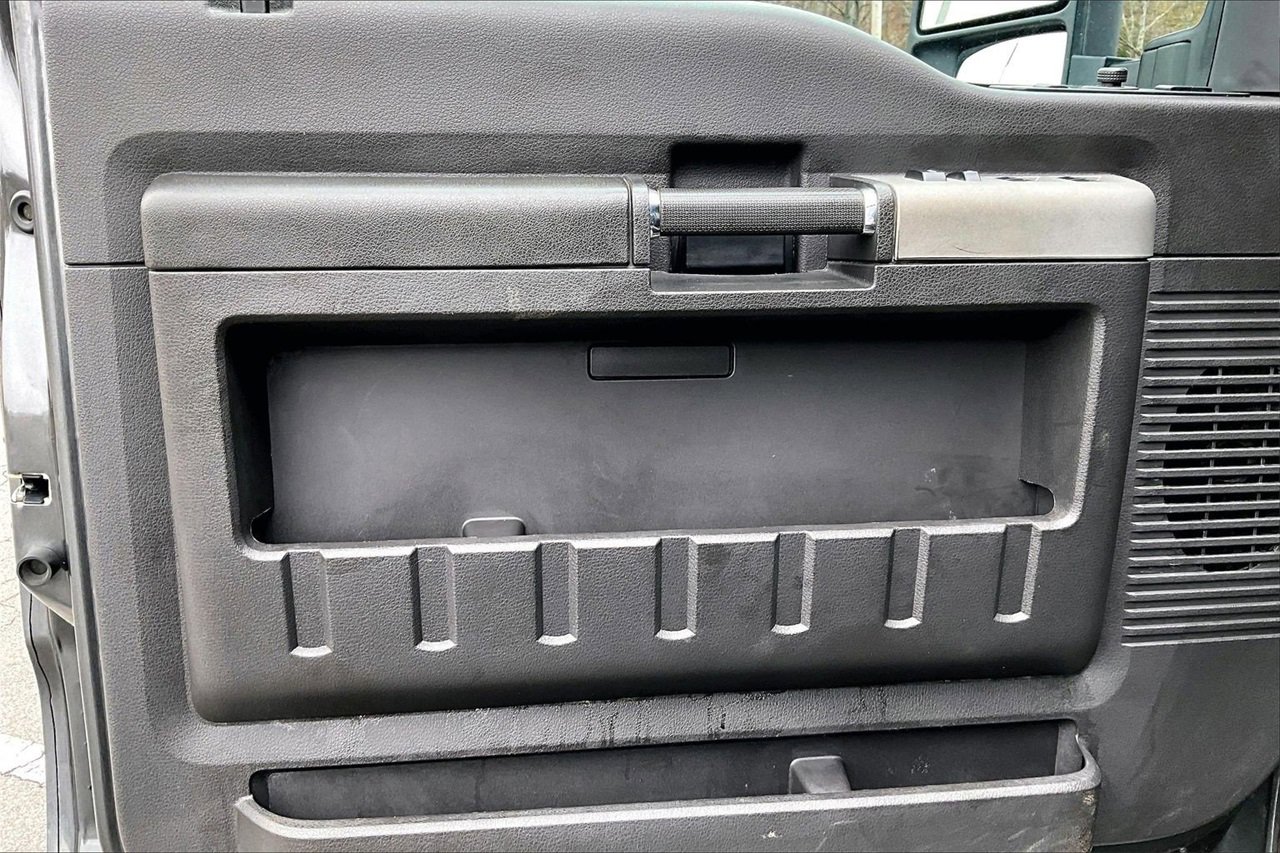 Used 2015 Ford F250 Lariat w/ Chrome Package image 24