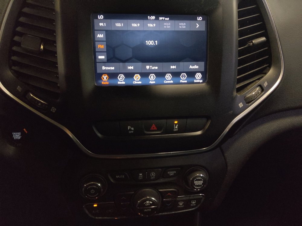 Used 2020 Jeep Cherokee Latitude Plus w/ Cold Weather Group image 25