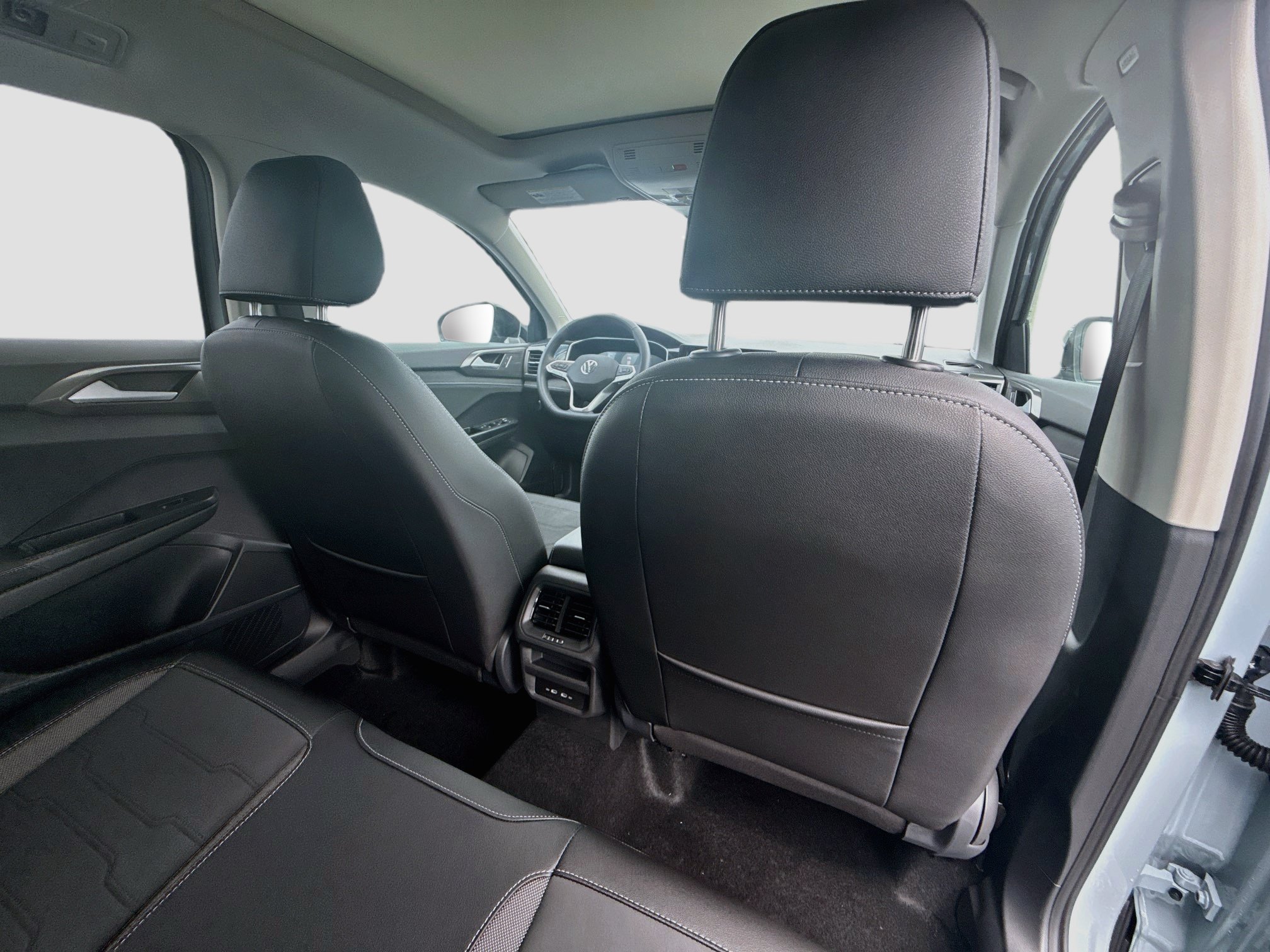 Certified 2021 Volkswagen Atlas Cross Sport SE FWD image 28