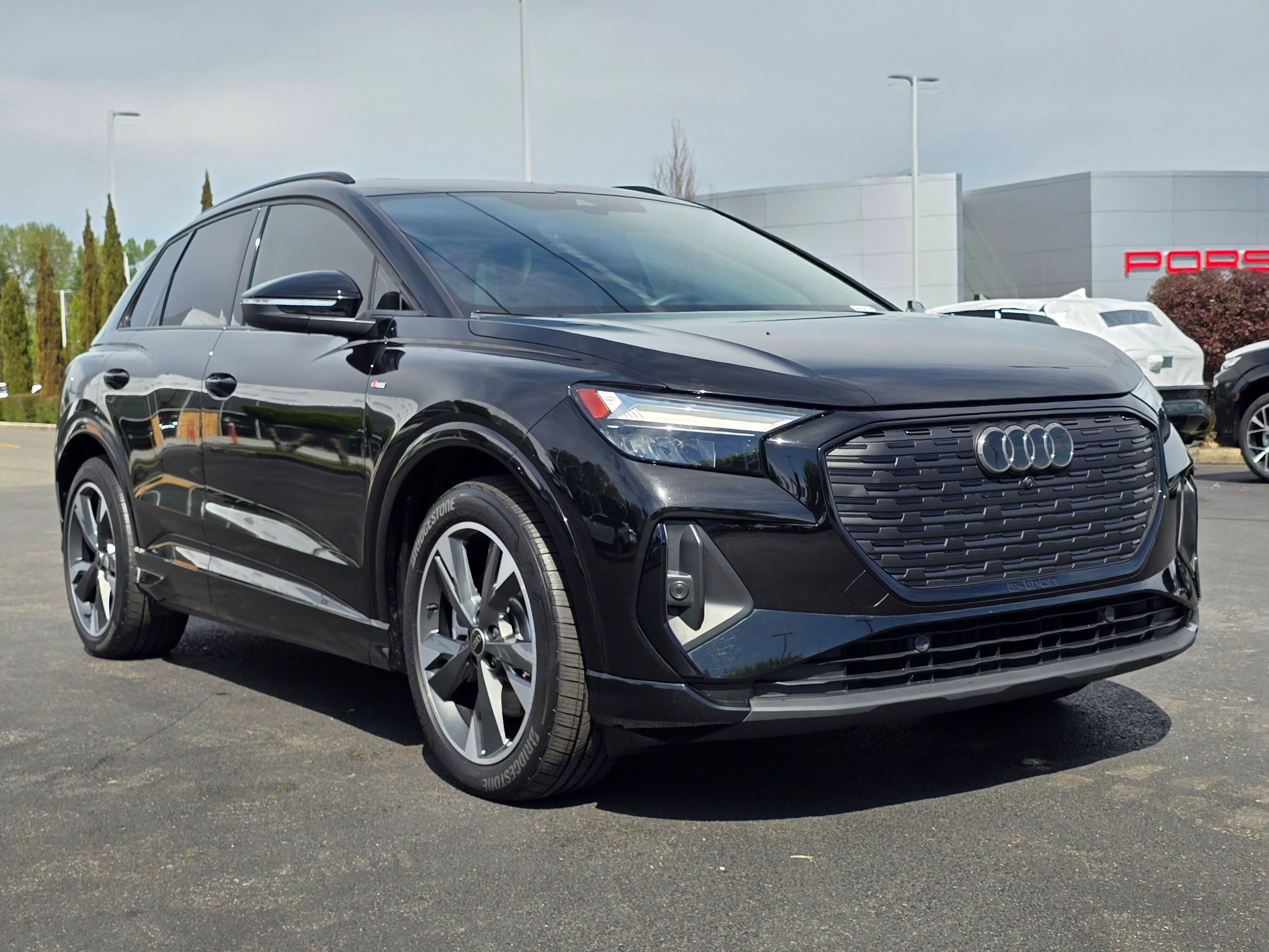Used 2025 Audi Q4 e-tron Premium w/ Convenience Package AWD/4WD image 7