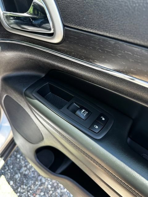 Used 2018 Jeep Grand Cherokee Limited AWD/4WD image 21