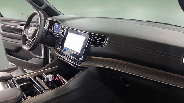 Used 2024 Jeep Wagoneer L Series II w/ Flexible Seating Group image 20