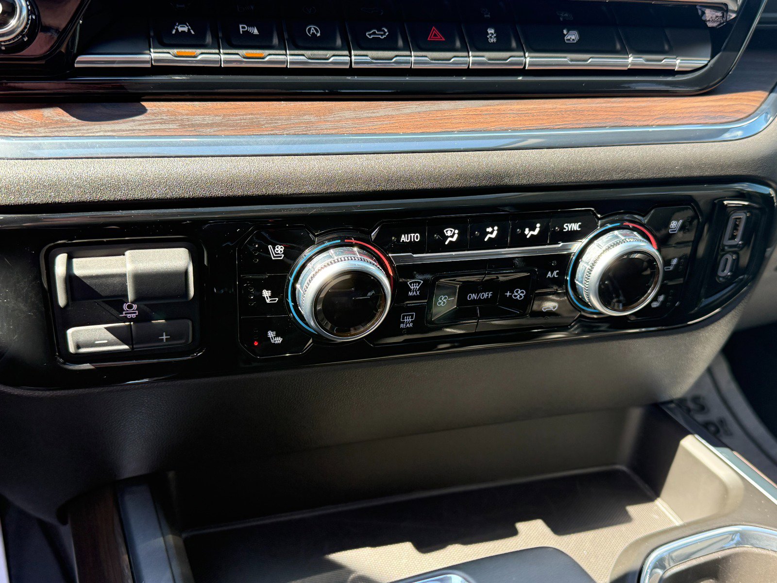 Used 2024 GMC Sierra 1500 SLT w/ SLT Premium Plus Package image 36