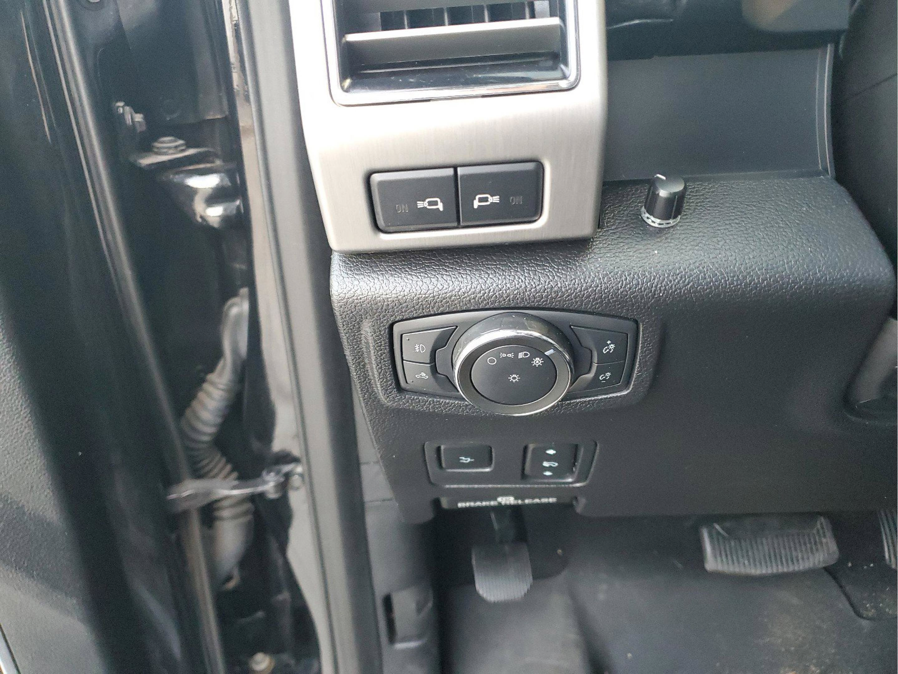 Used 2021 Ford F350 Platinum w/ Tremor Off-Road Package AWD/4WD image 25