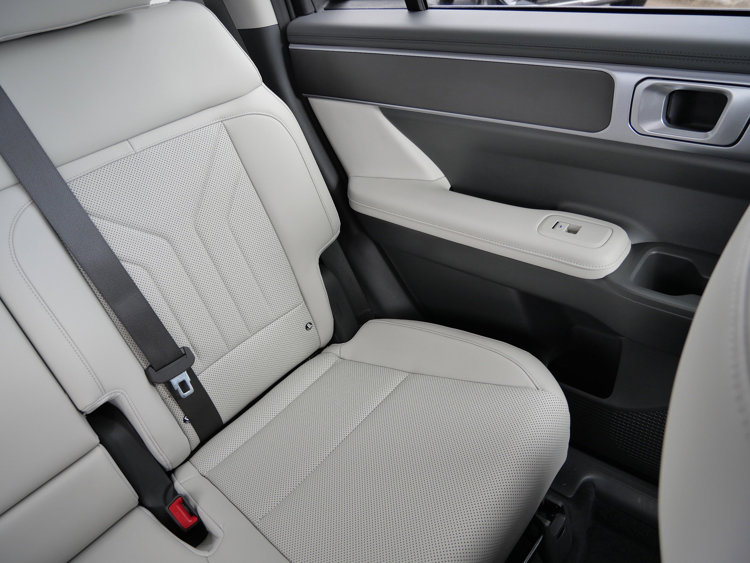 Certified 2026 Hyundai Santa Fe SEL w/ Tow & Go Package image 14