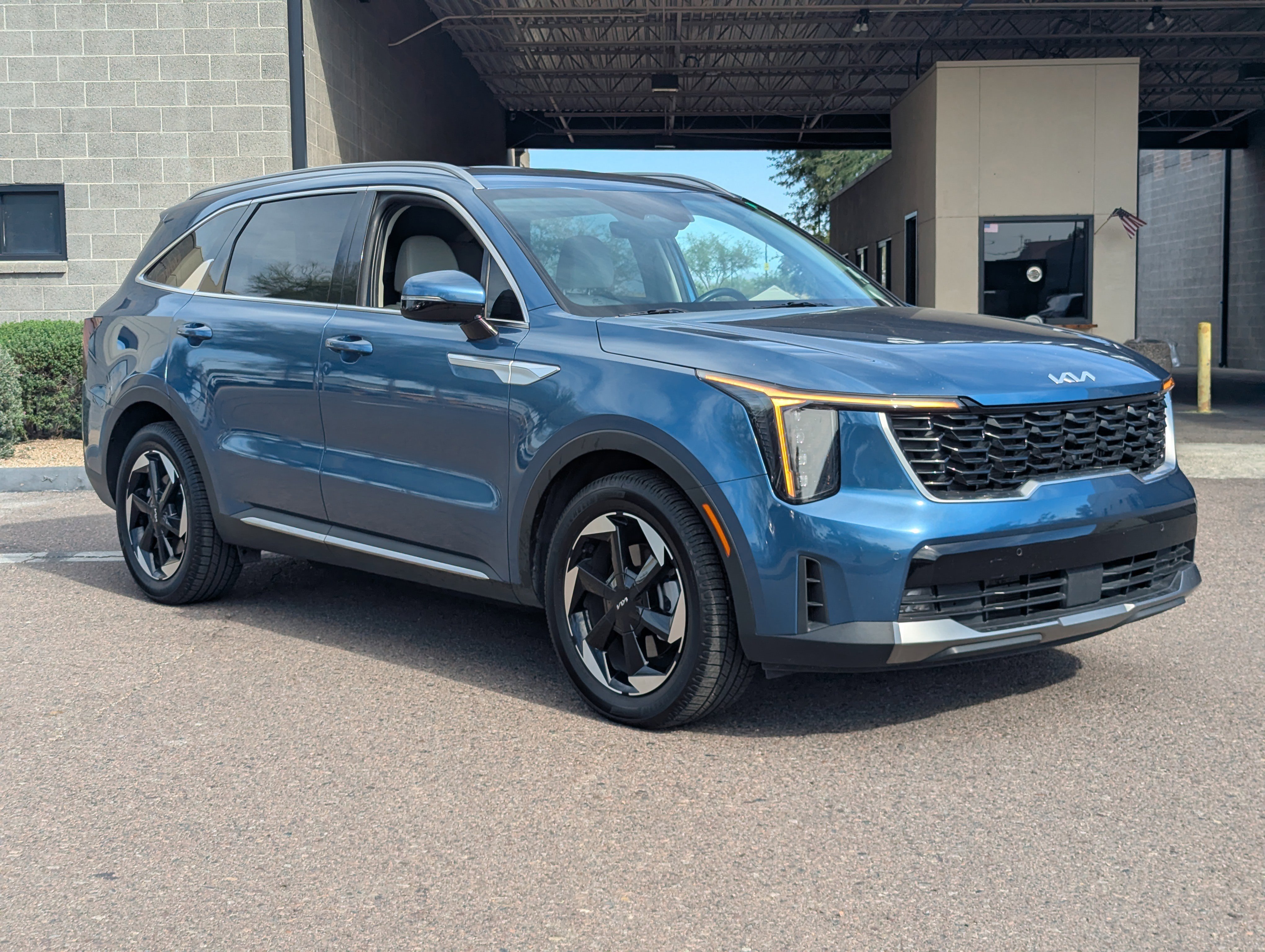 Certified 2025 Kia Sorento EX image 33