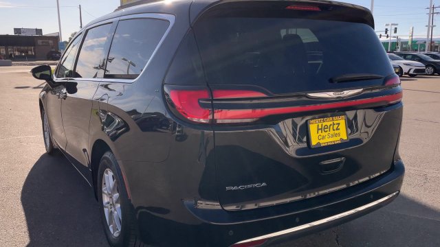 Used 2024 Chrysler Pacifica Touring-L FWD image 10