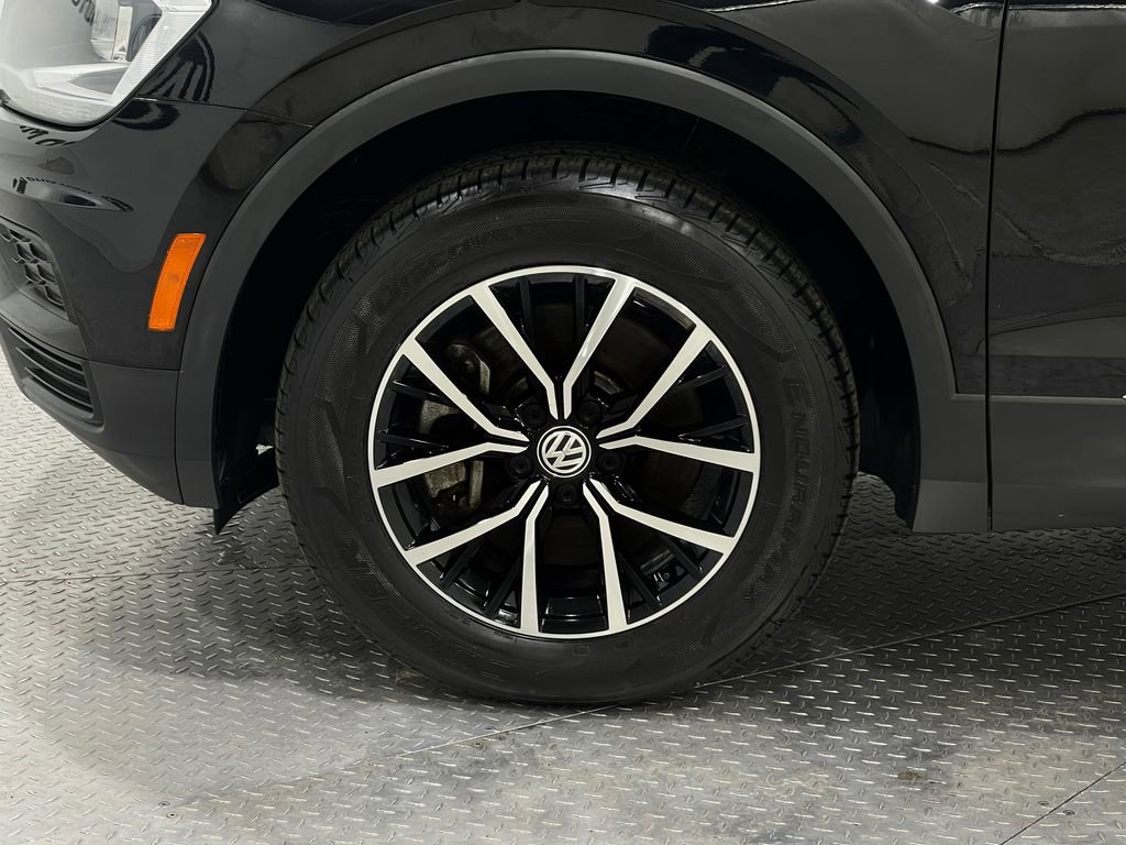 Used 2021 Volkswagen Tiguan SE w/ Panoramic Sunroof Package image 33