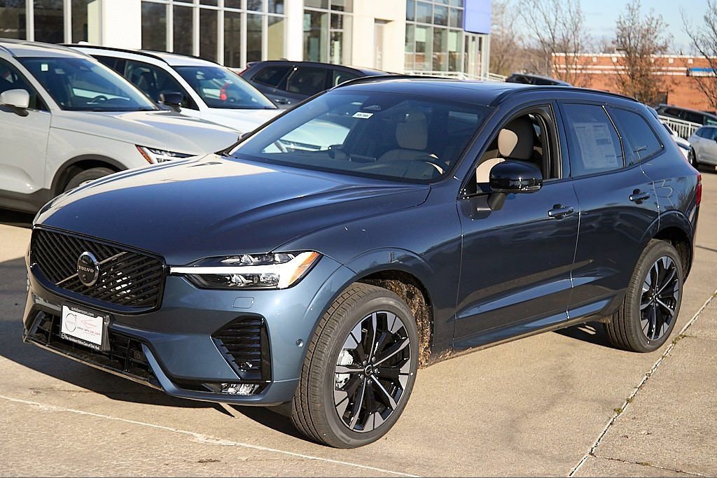 New 2026 Volvo XC60 B5 Plus w/ Climate Package image 6