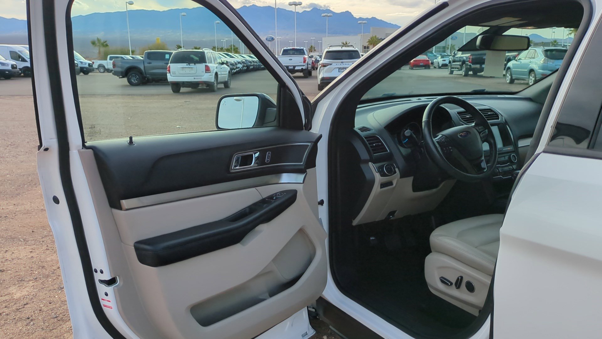 Used 2018 Ford Explorer XLT w/ Equipment Group 202A image 12