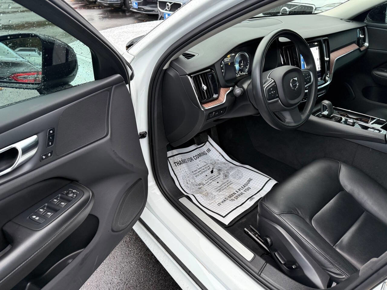 Used 2022 Volvo S60 T8 R-Design Expression w/ Advanced Package AWD/4WD image 17