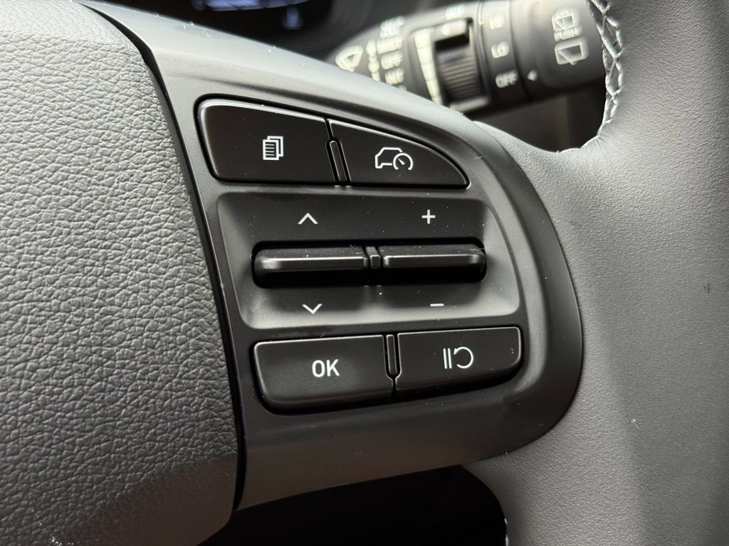 Used 2025 Hyundai Venue SEL image 23