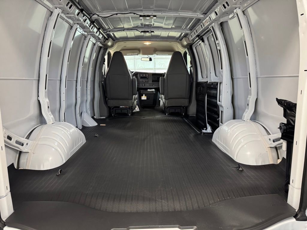 New 2025 GMC Savana 2500 image 14