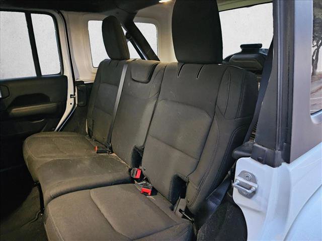 Used 2018 Jeep Wrangler Unlimited Sahara image 18