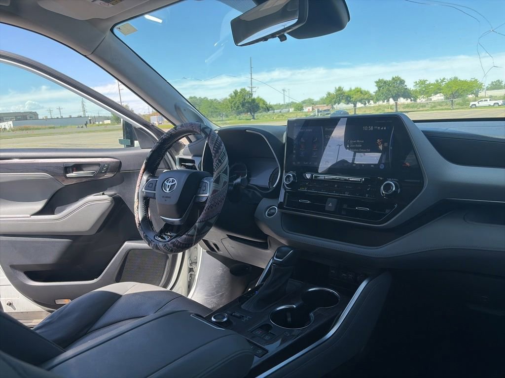 Used 2021 Toyota Highlander Platinum AWD/4WD image 25