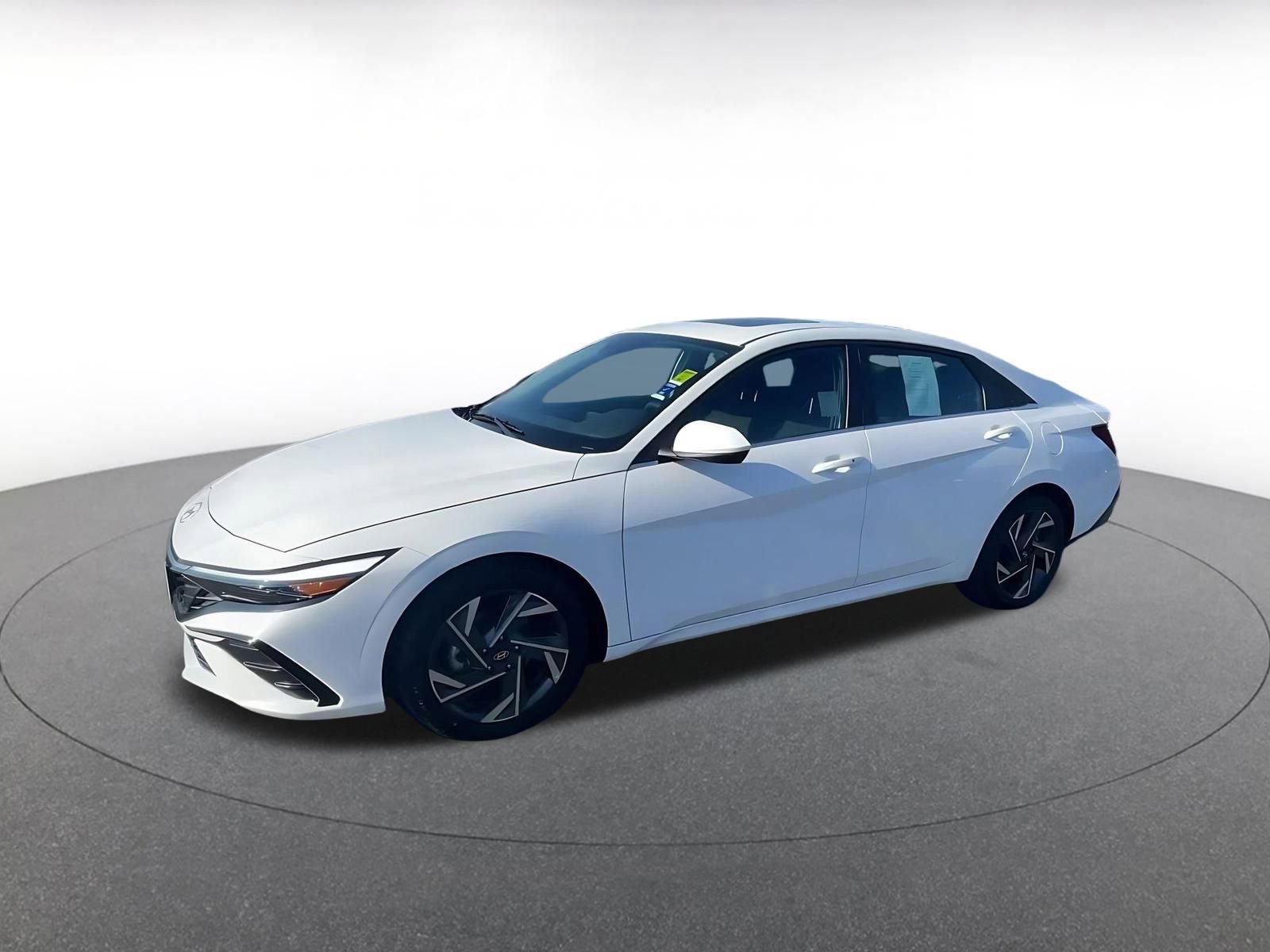 Used 2025 Hyundai Elantra SEL image 8